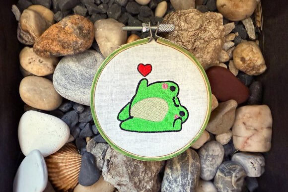 Cute Frog Machine Embroidery Design Review for Apparel Projects